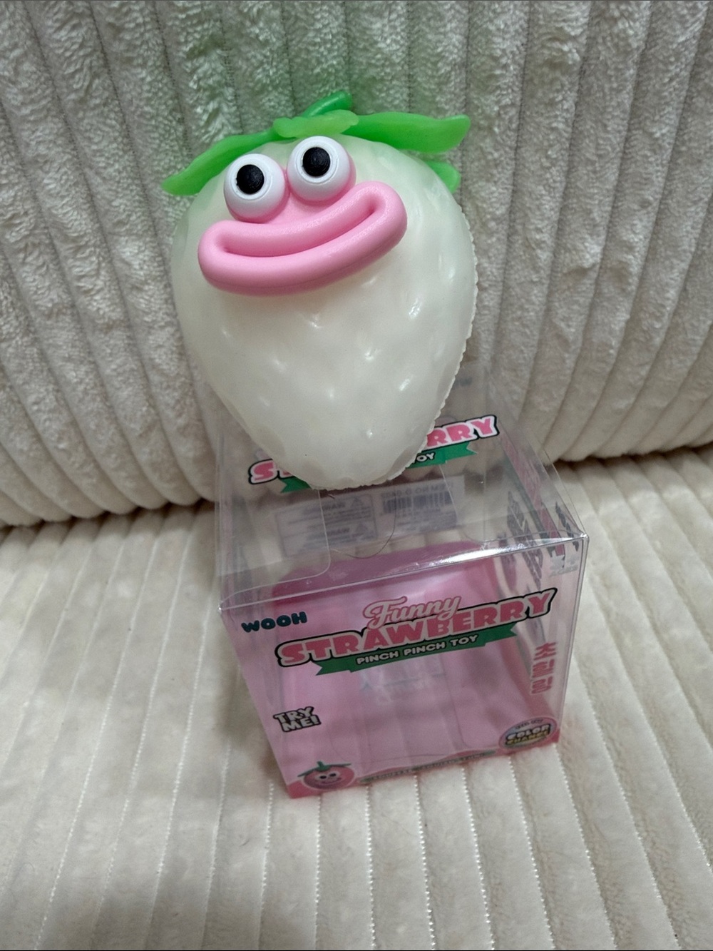 Funny Color Changing Strawberry Squishie Toy - White/Pink
